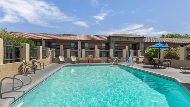 Best Western Plus A Wayfarer's Inn and Suites - Kingman, AZ