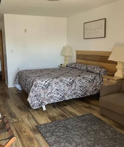 Highlander Motel & RV Park - La Pine, OR