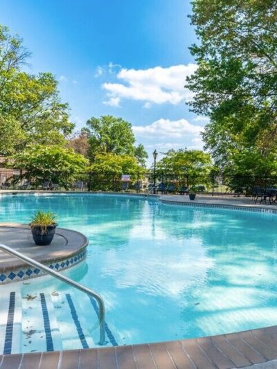 Racquet Club Apartments and Townhomes - Levittown, PA