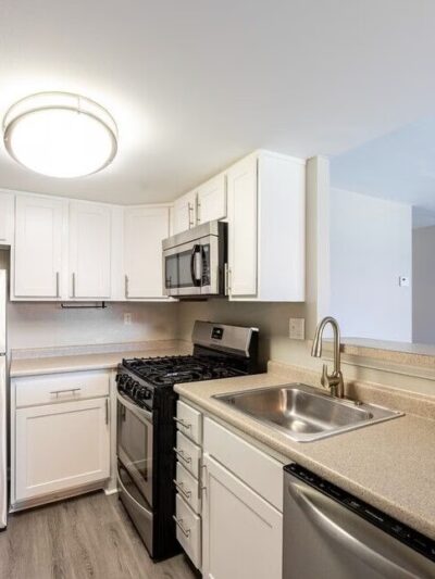 Racquet Club Apartments and Townhomes - Levittown, PA