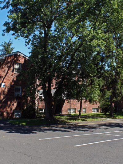 Royal Park Apartments - Levittown, PA