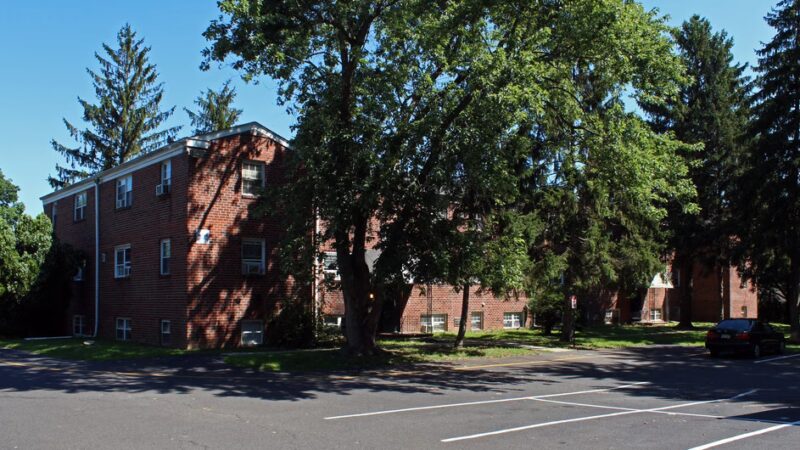 Royal Park Apartments - Levittown, PA