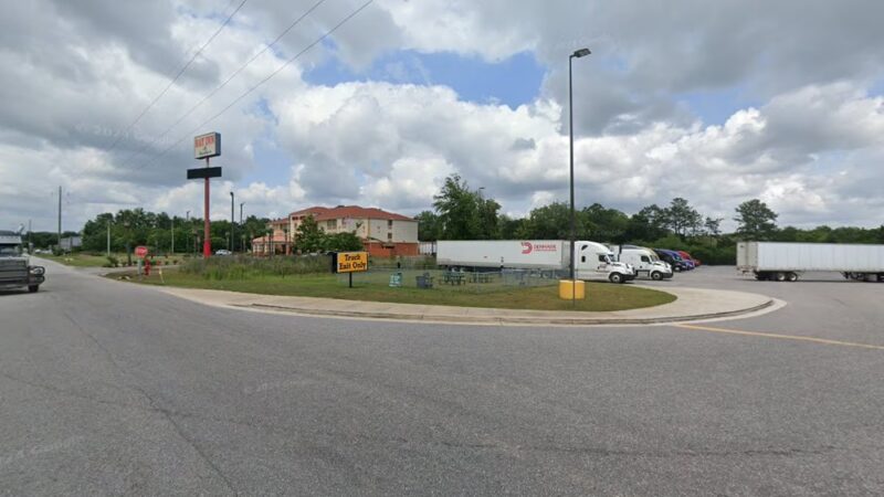 Dog Park at Love's Travel Stops - Loxley, AL