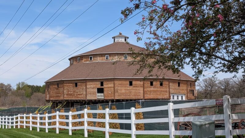 Round Barn Farm Park - Manhattan, IL