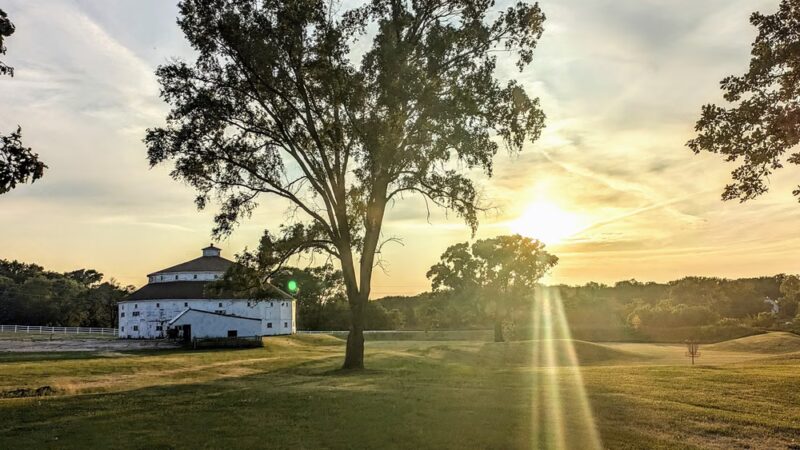 Round Barn Farm Park - Manhattan, IL