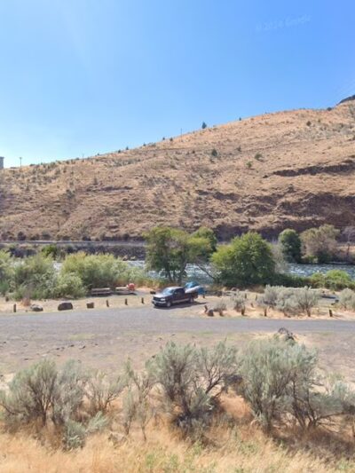 Oasis Camping Area - Maupin, OR