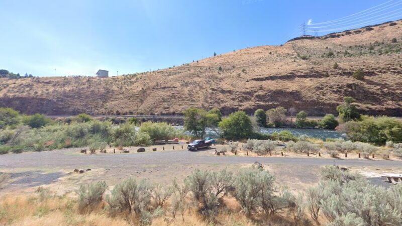 Oasis Camping Area - Maupin, OR