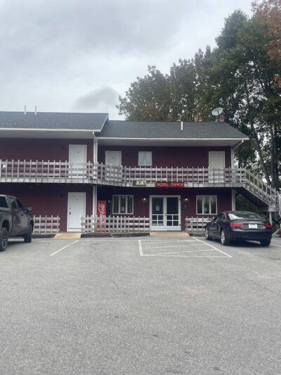 The Red Barn Motel - Milbridge, ME