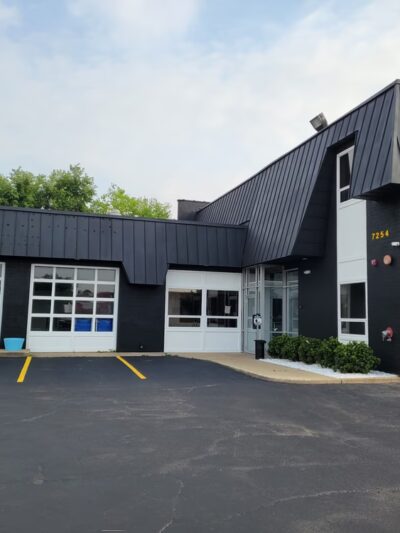 The Dog House of L. C. & L - Niles, IL