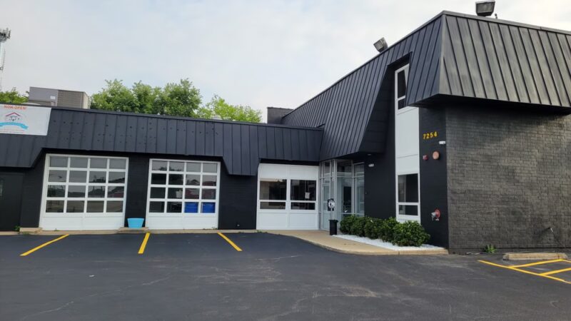 The Dog House of L. C. & L - Niles, IL