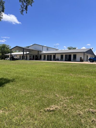 Lucky Buck's Lodge & Motel - Omaha, TX