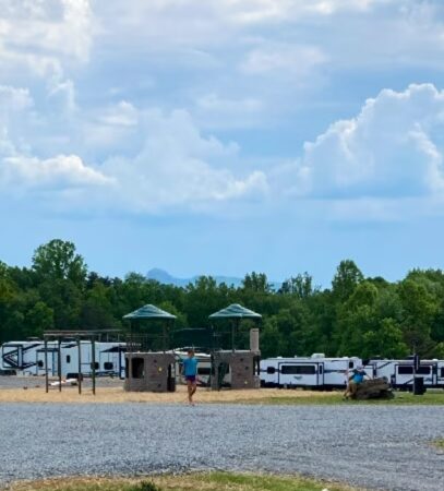 Black Dog Acres RV Park - Pilot Mountain, NC
