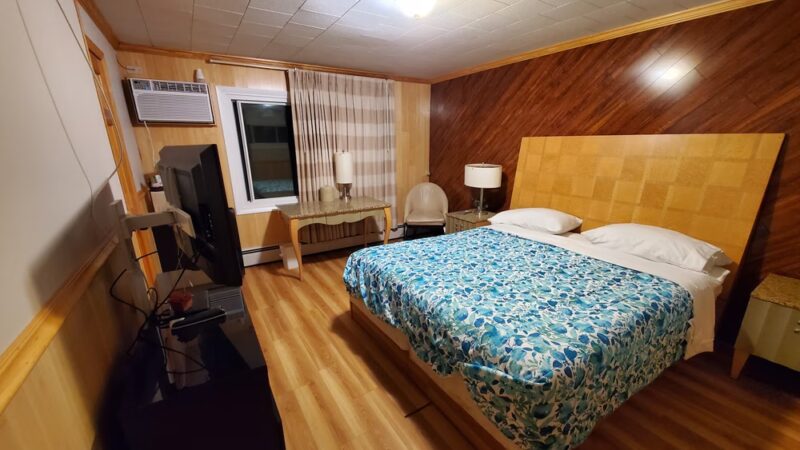 Wisconsin-Aire Motel - Random Lake, WI