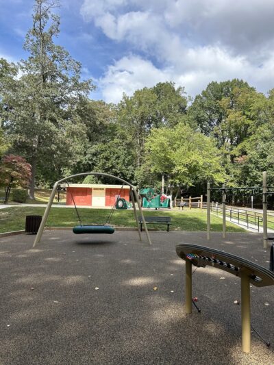 Potomac Woods Park - parking - Rockville, MD