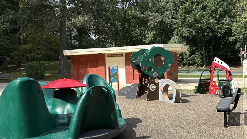 Potomac Woods Park - parking - Rockville, MD