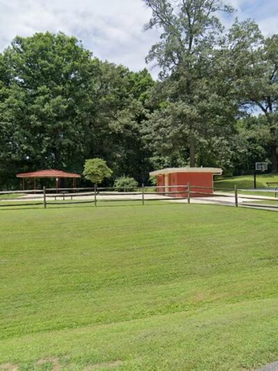 Potomac Woods Park - parking - Rockville, MD