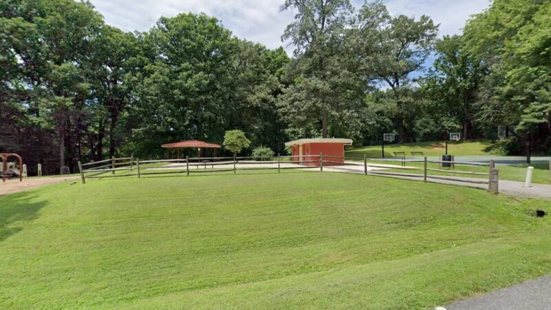 Potomac Woods Park - parking - Rockville, MD