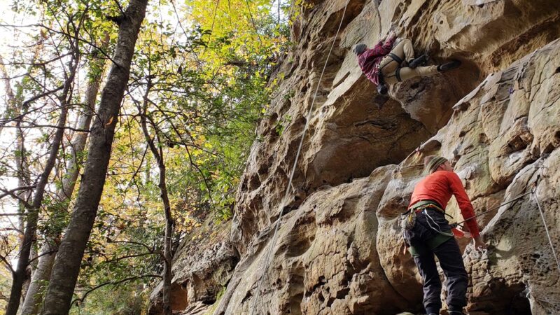 Muir Valley Parking For Climbing & Hiking - Rogers, KY