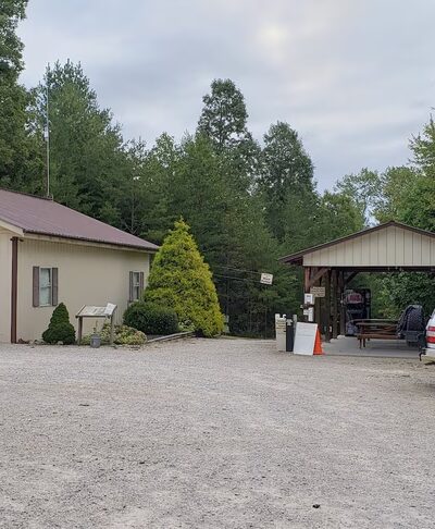 Muir Valley Parking For Climbing & Hiking - Rogers, KY