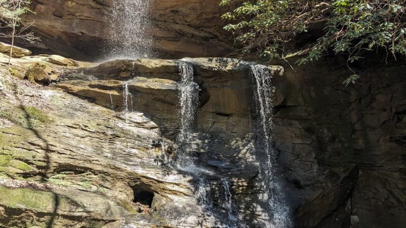 Muir Valley Parking For Climbing & Hiking - Rogers, KY