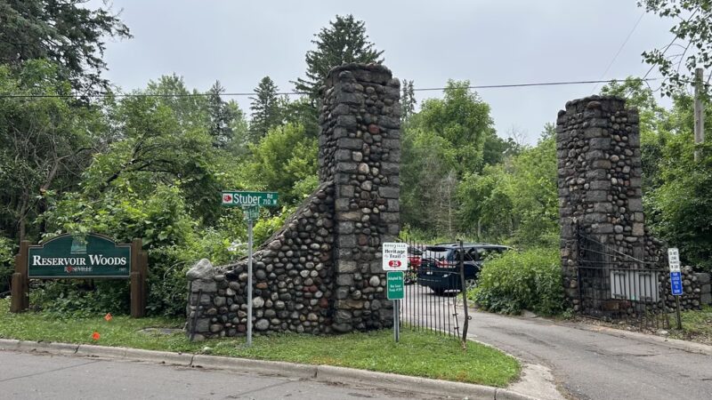 Reservoir Woods Parking & Trailhead - Roseville, MN