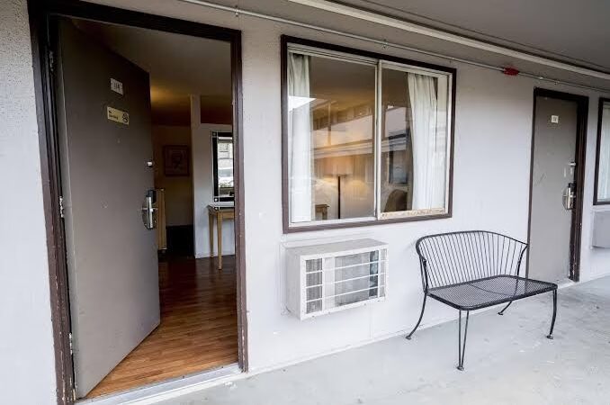 Seatac Inn and Airport Parking - SeaTac, WA