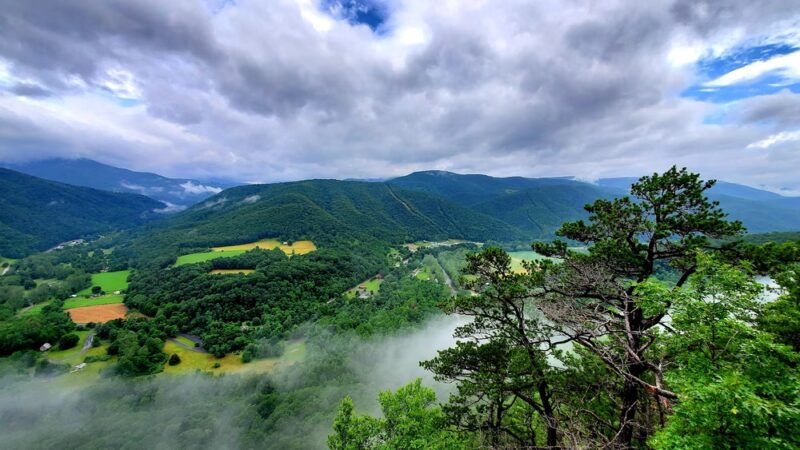 Seneca Rocks Trailhead - Seneca Rocks, WV