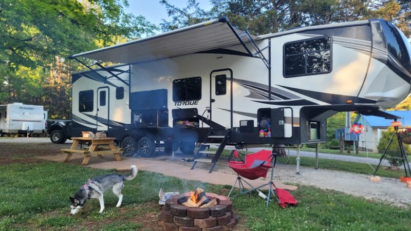 Paradise Lake Family Campground - Spout Spring, VA