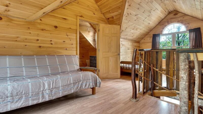 In The Trees - Maine Treehouse Rentals & Mountain Disc Golf - Stoneham, ME