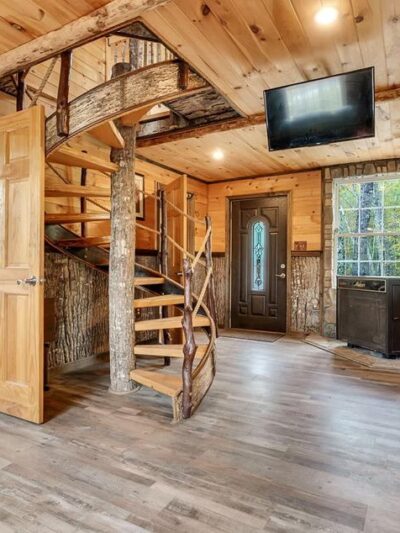 In The Trees - Maine Treehouse Rentals & Mountain Disc Golf - Stoneham, ME