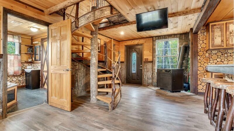 In The Trees - Maine Treehouse Rentals & Mountain Disc Golf - Stoneham, ME
