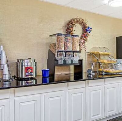 Days Inn by Wyndham Sturbridge - Sturbridge, MA