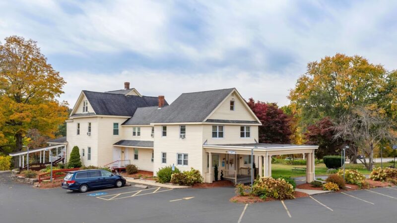 Econo Lodge Sturbridge Route 20 - Sturbridge, MA