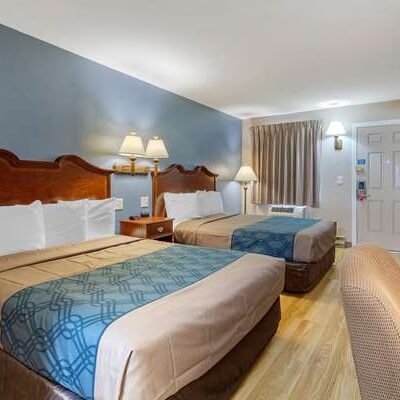 Econo Lodge Sturbridge Route 20 - Sturbridge, MA