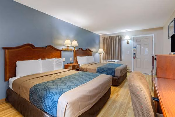 Econo Lodge Sturbridge Route 20 - Sturbridge, MA