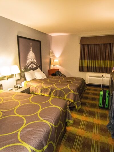 Super 8 by Wyndham Sweet Springs - Sweet Springs, MO