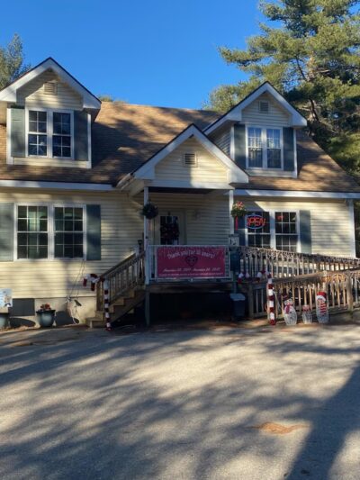 Two Paws Up, LLC - Tamworth, NH