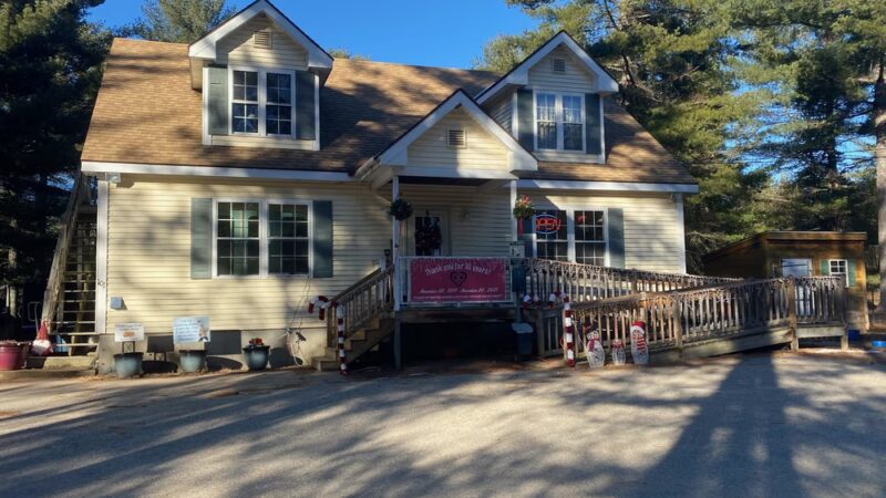 Two Paws Up, LLC - Tamworth, NH