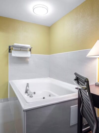 Rodeway Inn - Towanda, PA