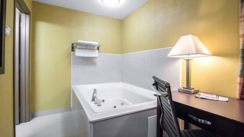 Rodeway Inn - Towanda, PA
