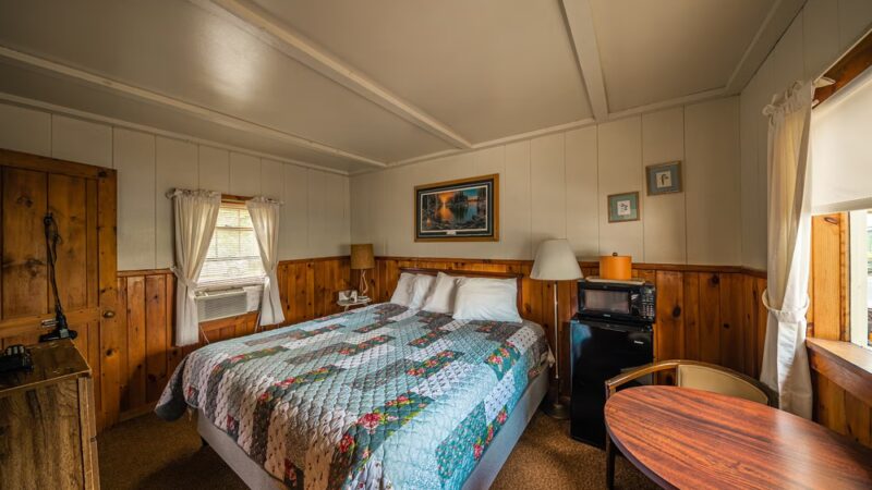 Park Motel and Cabins - Tupper Lake, NY