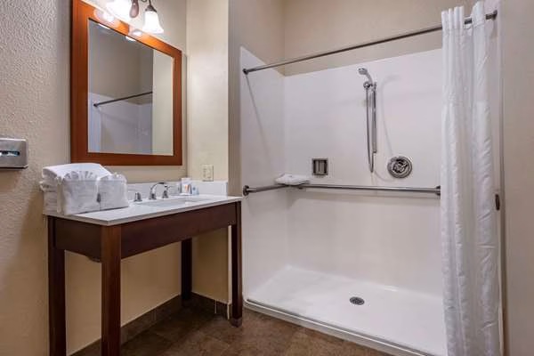 Comfort Inn & Suites Ukiah Mendocino County - Ukiah, CA