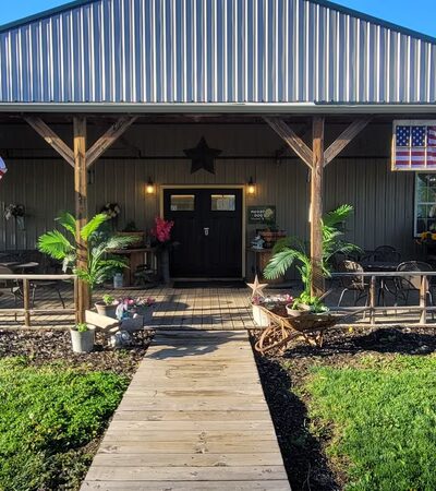 Muddy Dog Market & Grill - Unionville, IA