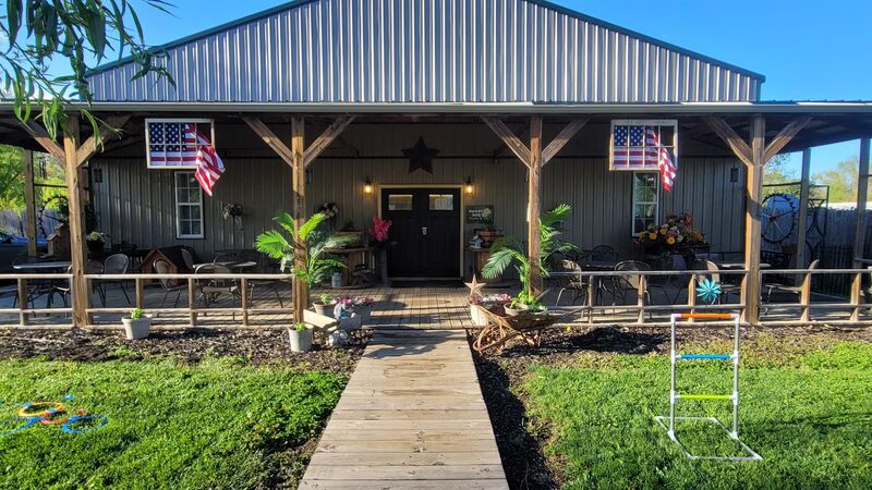 Muddy Dog Market & Grill - Unionville, IA