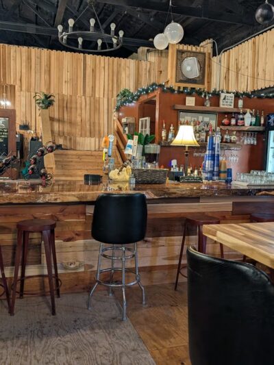 Muddy Dog Market & Grill - Unionville, IA