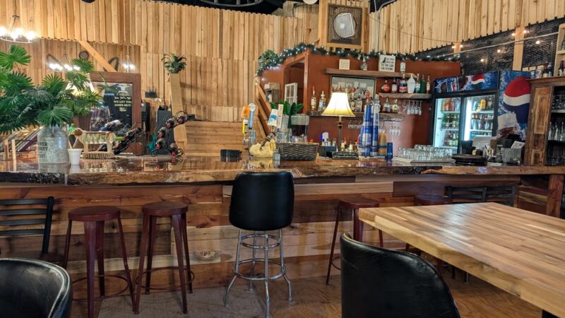 Muddy Dog Market & Grill - Unionville, IA