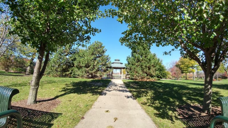Torrey Pines Park - Vernon Hills, IL