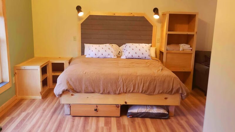 The Paw House Inn & Dog Friendly Cottages - West Rutland, VT