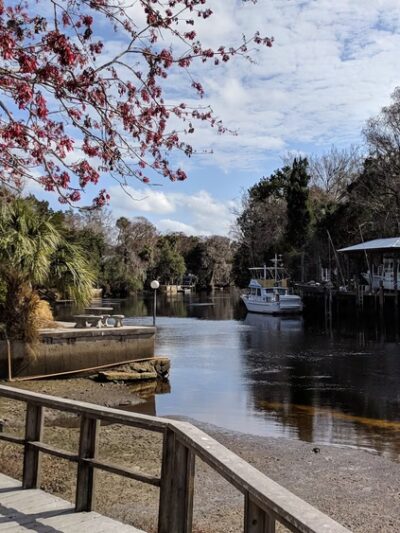 Winding River Garden - Yankeetown, FL