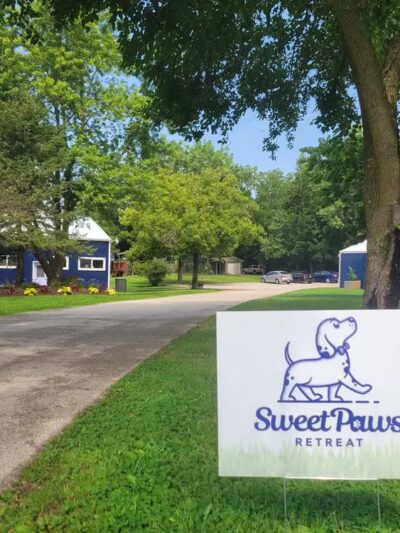 Sweet Paws Retreat - Yorkville, IL